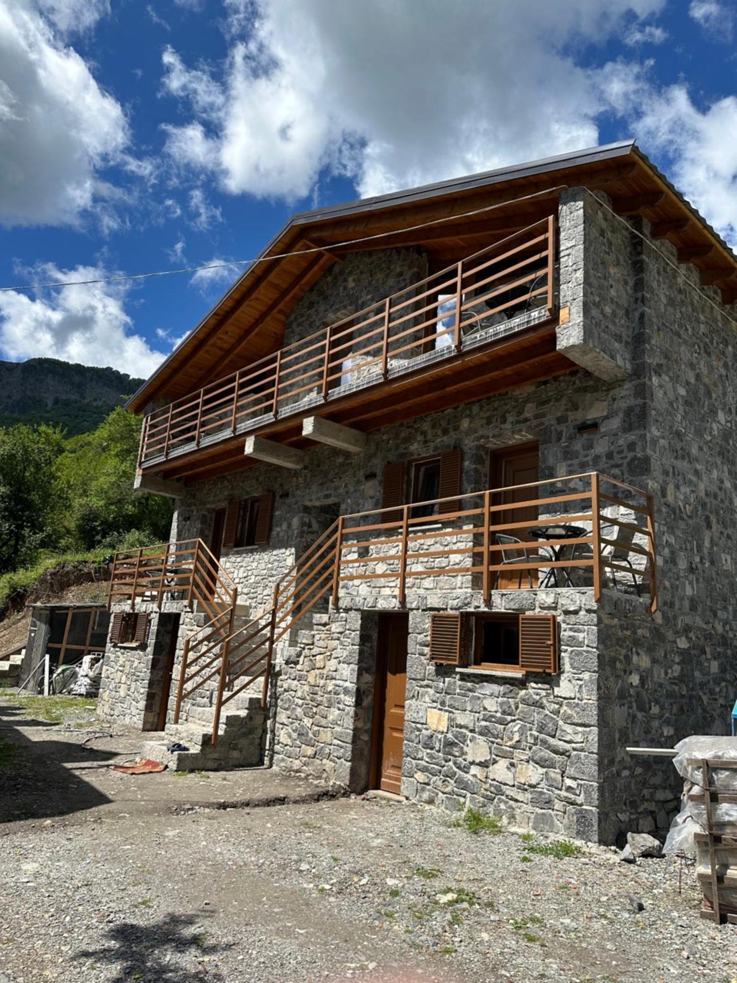 Bujtina Carku Hotel Theth Exterior photo